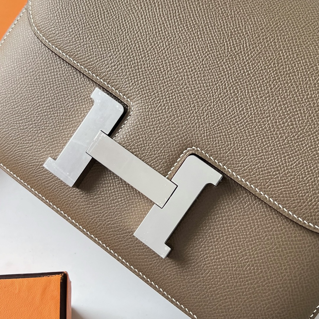 Hermes Constance 24cm Shoulder Bag In Etoupe Epsom Leather